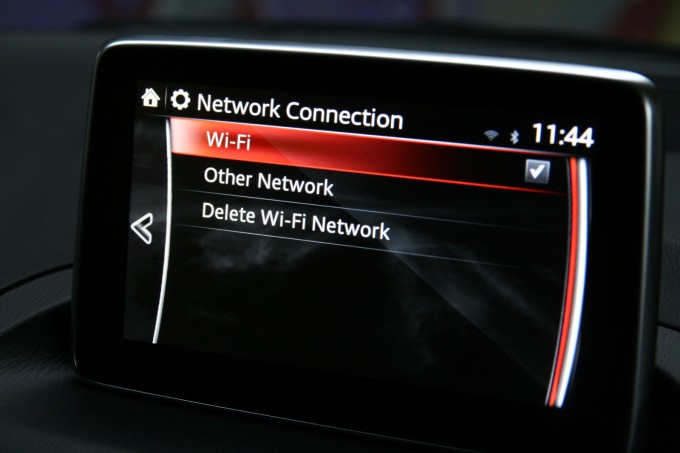 Sa nekoliko preiključaka za memoriju, pa čak i wi-fi prijemnikom, mazda je vrlo fleksibilna