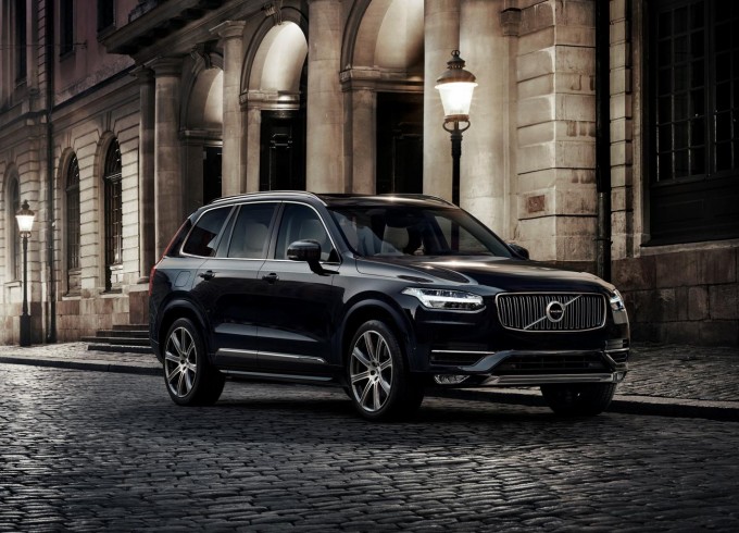 Auto magazin Volvo XC90 8