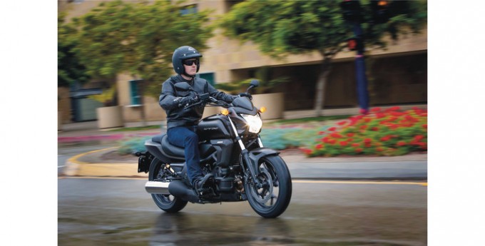 CTX700NNaked201401
