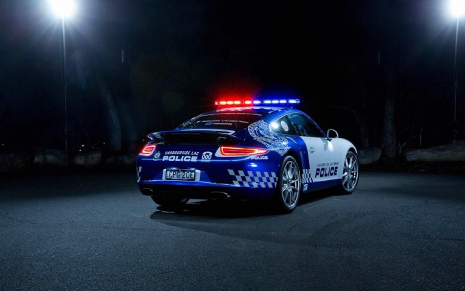 Auto magazin Porsche 911 za policiju juznog velsa 3