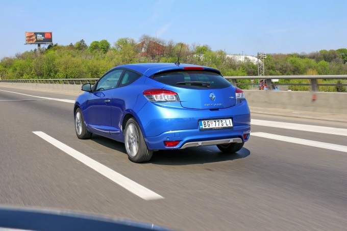 Verziju sa troja vrata fabrika zvanično zove kupe