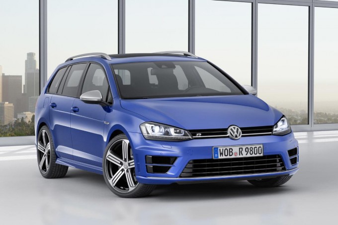 Auto magazin VW Golf R Variant 1