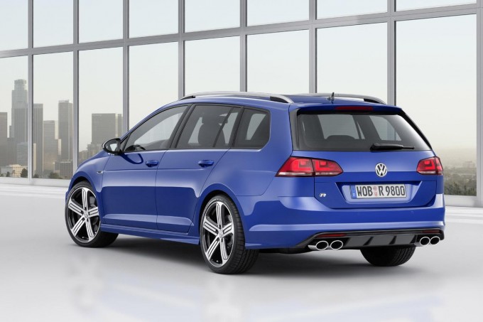 Auto magazin VW Golf R Variant 3