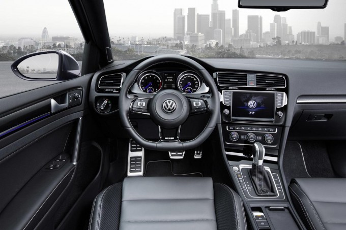 Auto magazin VW Golf R Variant 6