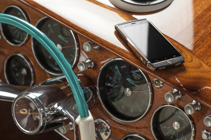 Auto magazin Lamborghini mobilni telefon 36
