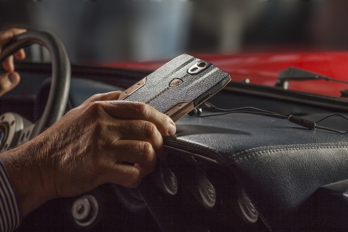 Auto magazin Lamborghini mobilni telefon 38