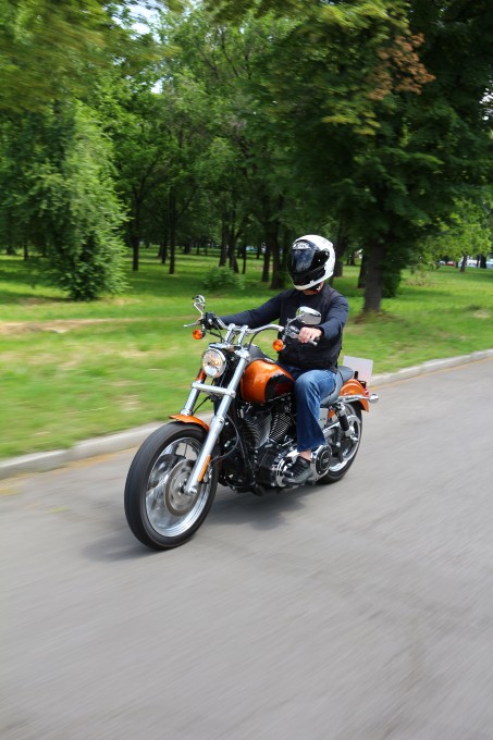 Harley Davidson Dyna Low Rider Auto magazin