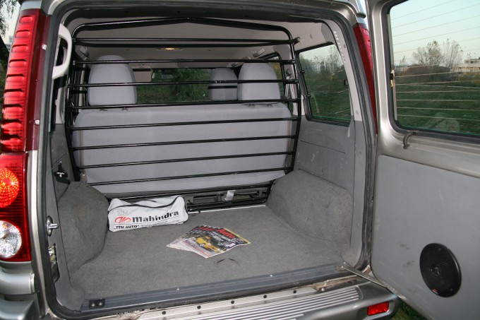 Čvrsta pregrada štiti putnike od robe u prtljžniku