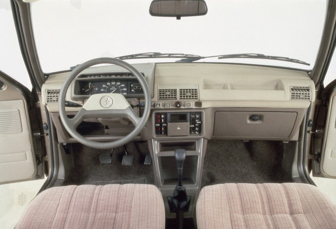 auto magazin peugeot pežo 104 205 304