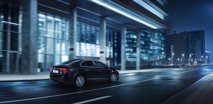auto magazin toyota avensis facelift