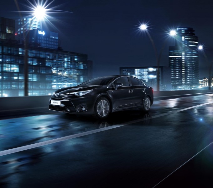 auto magazin toyota avensis facelift