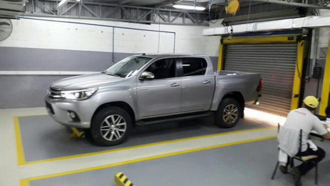 auto magazin toyota hilux teaser