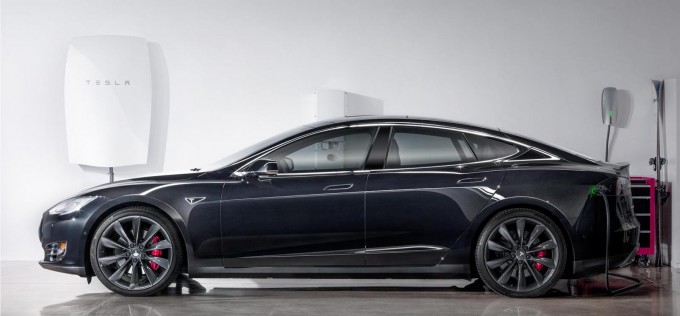 Tesla Powerwall home battery revealed, rechargers from solar panels tesla baterije