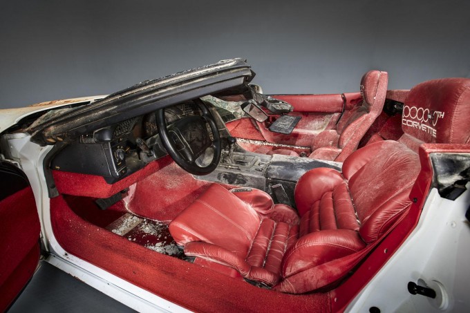 auto magazin GM begins restoring the 1 Millionth Corvette that was damaged by a sinkhole