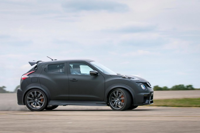 auto magazin Nissan Juke-R 2.0