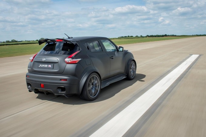 auto magazin Nissan Juke-R 2.0