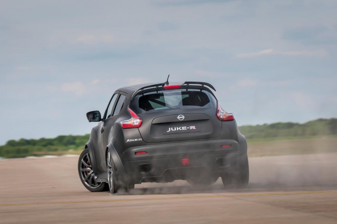 auto magazin Nissan Juke-R 2.0