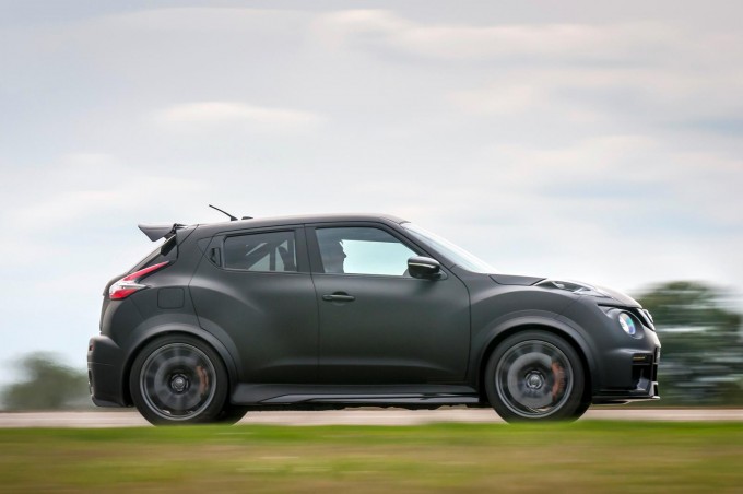 auto magazin Nissan Juke-R 2.0