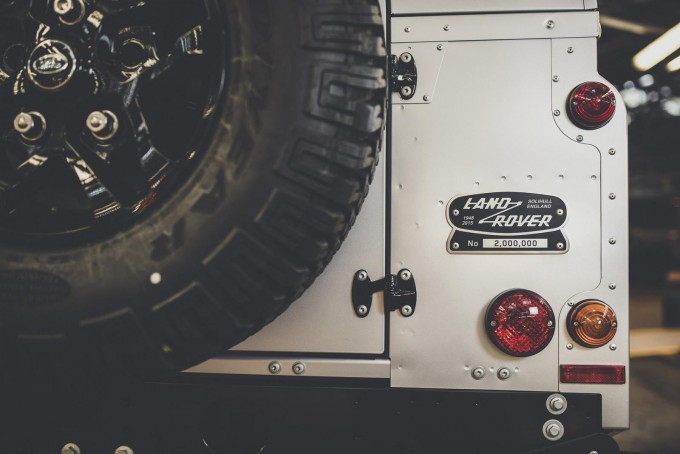 auto magazin dva miliona land rovera