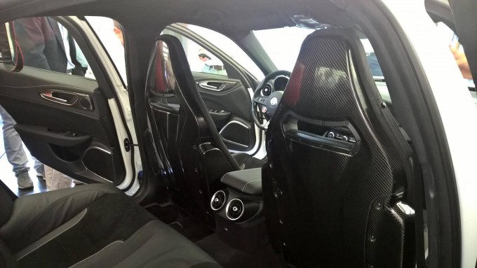 auto magazin alfa giulia enterijer