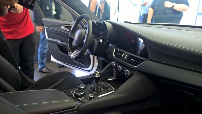 auto magazin alfa giulia enterijer