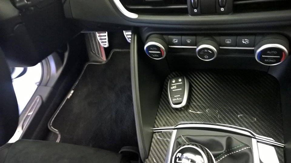 auto magazin alfa giulia enterijer