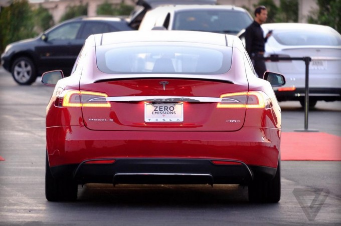 auto magazin tesla model s