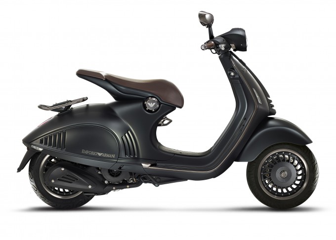 Auto magazin Vespa 946 by Armani (3)