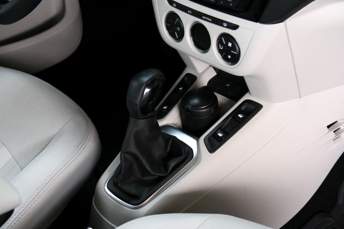 Auto magazin peugeot 301 1.6 vti test