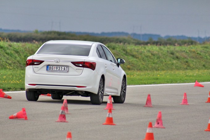 Auto magazin srbija toyota auris i avensis 2015 promocija u srbiji