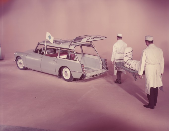 Auto magazin citroen ds 50 godina