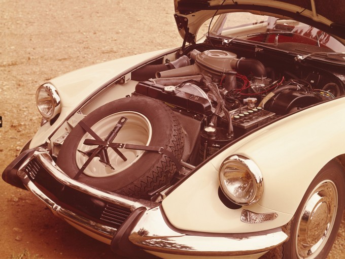 Auto magazin citroen ds 50 godina