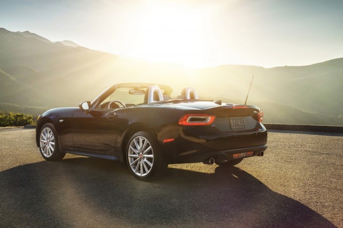 auto magazin srbija Fiat 124 Spider USA