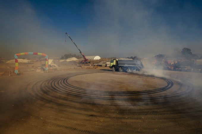 auto magazin srbija volvo fmx reklama snimljena pored pancevackog mosta