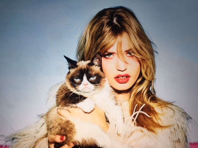 auto magazin srbija Elen fon Unvert je fotografisala Džordžiju Mej Džeger i „Grumpy Cat“