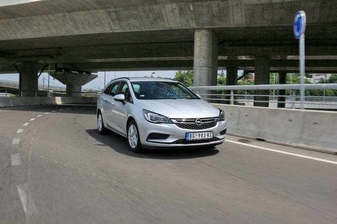 Auto magazin Opel Astra ST CDTI 020