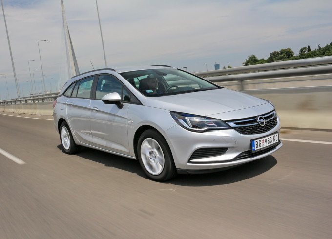 Auto magazin Opel Astra ST CDTI 021