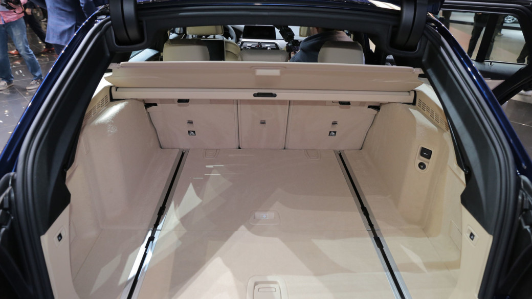 2017-bmw-5-series-touring3