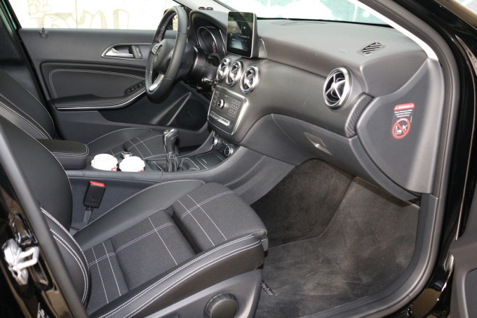 Auto magazin Mercedes A180d 010