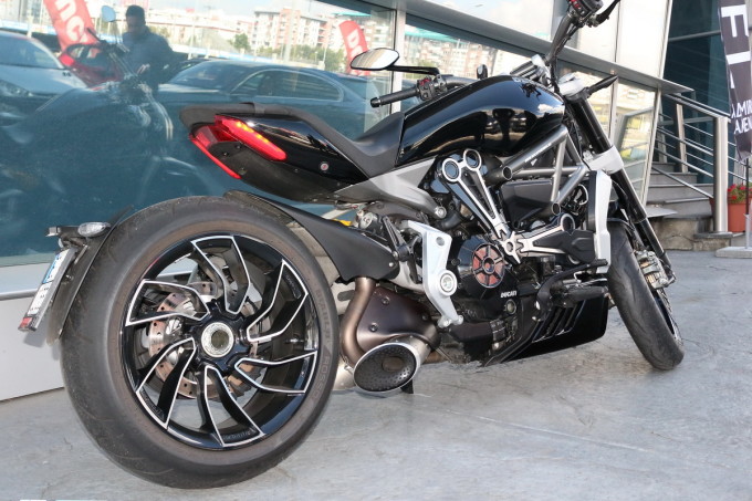 Auto Magazon Ducati XDiavel S termignoni