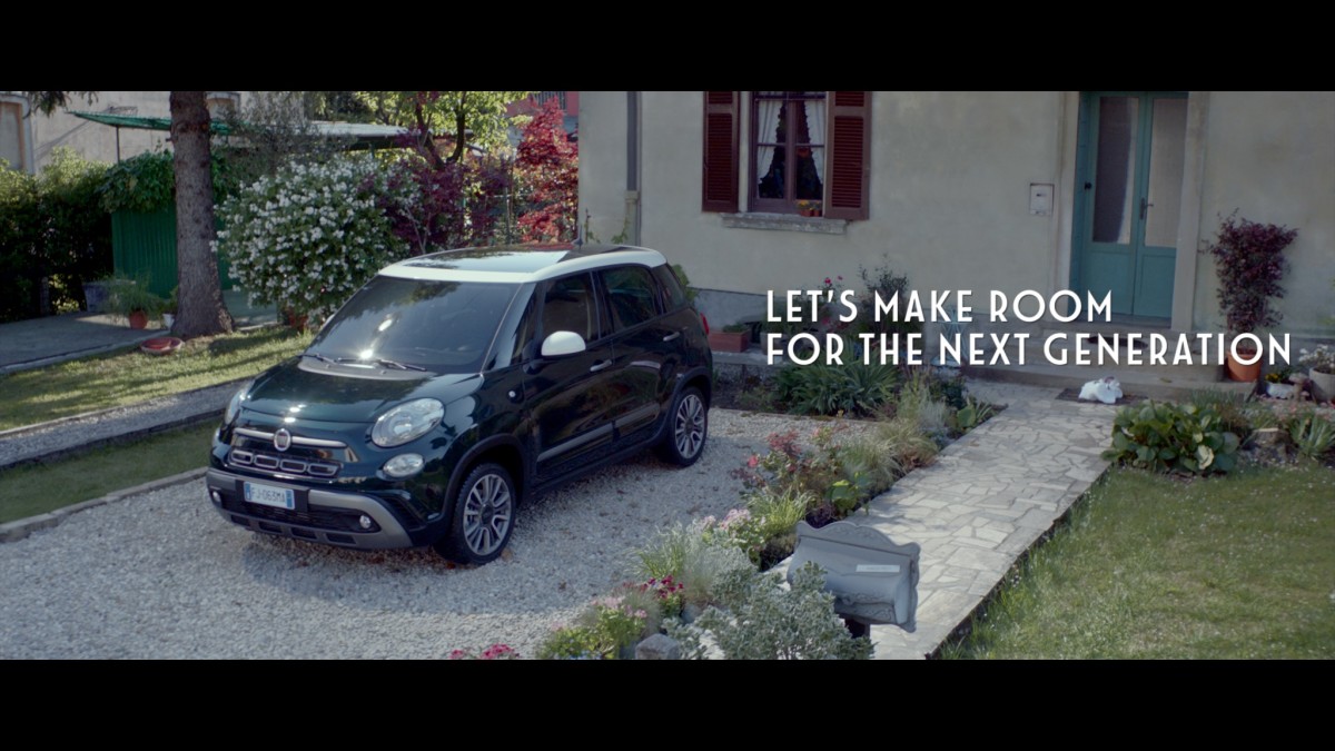 New 500L adv campaign %22The Stork%22 - 5