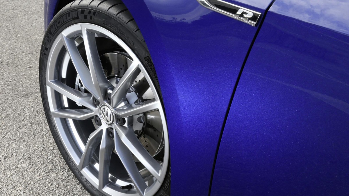 auto-magazin-srbija-vw-golf-r-with-performance-package