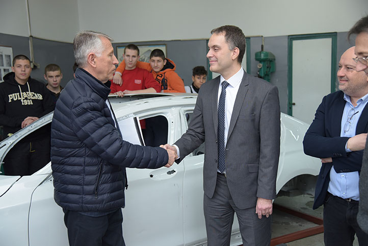 auto magazin srbija delta motors bmw donacija karoserije serije 7 tehnička škola gsp