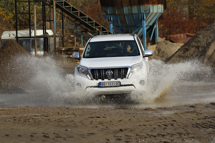 auto magazin srbija toyota land cruiser test