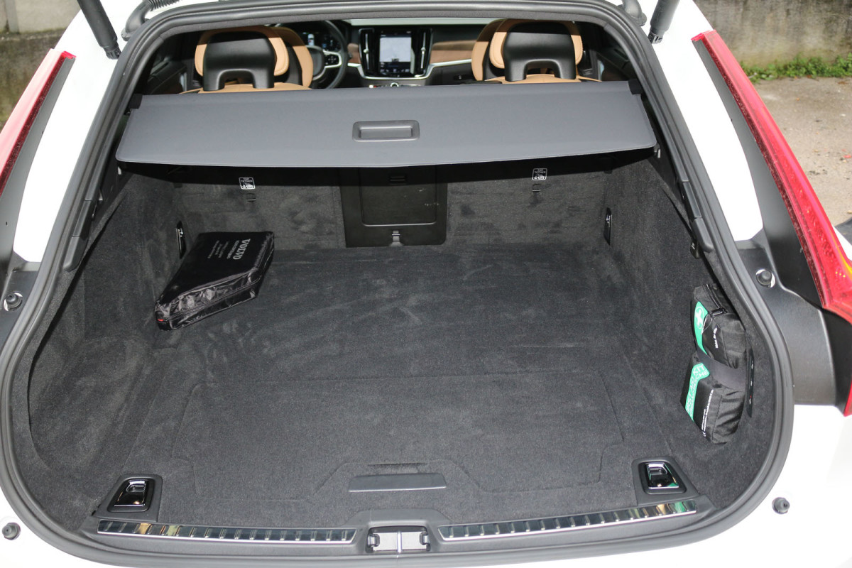 Auto magazin Srbija Test Volvo V90 D5 A AWD Inscription