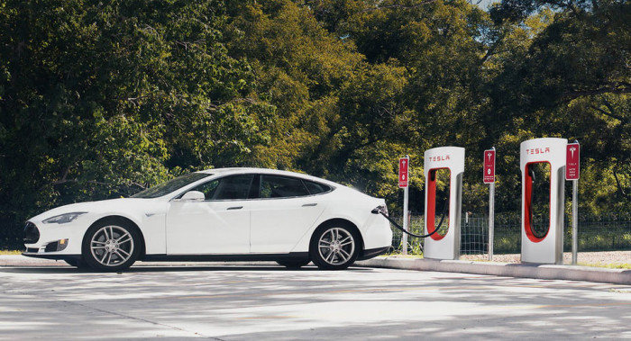 auto-magazin-srbija-Tesla-Commercial-Vehicles-Supercharger