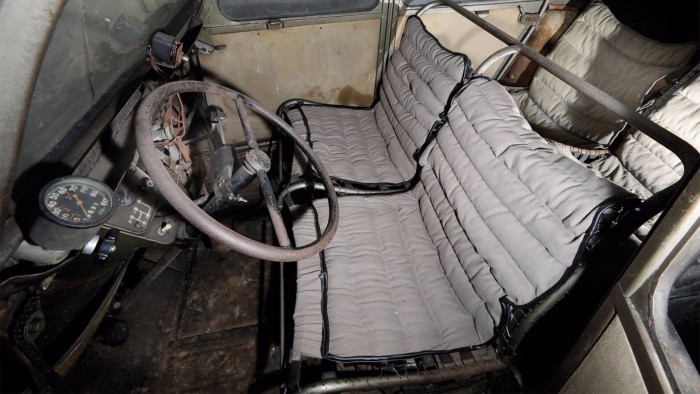 auto-magazin-srbija-citroen-2cv-encheres-osenat