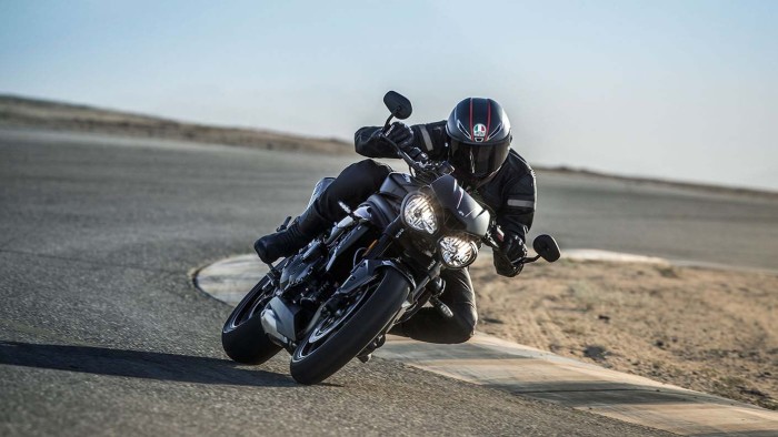 Auto magazin Triumph-Speed-Triple (2)