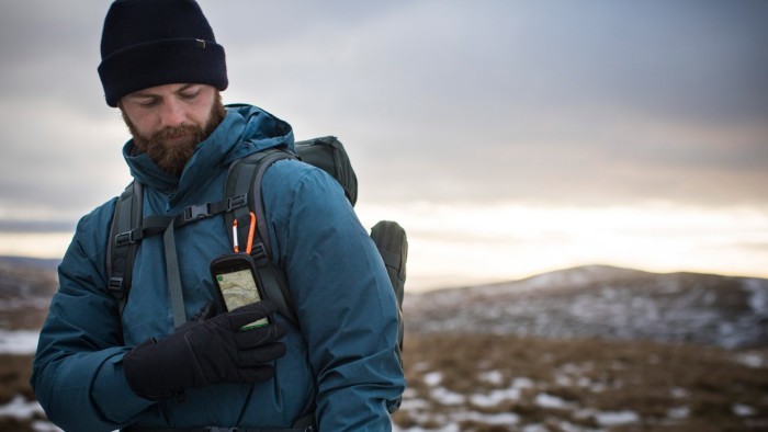 auto-magazin-srbija-land-rover-explore-smartphone