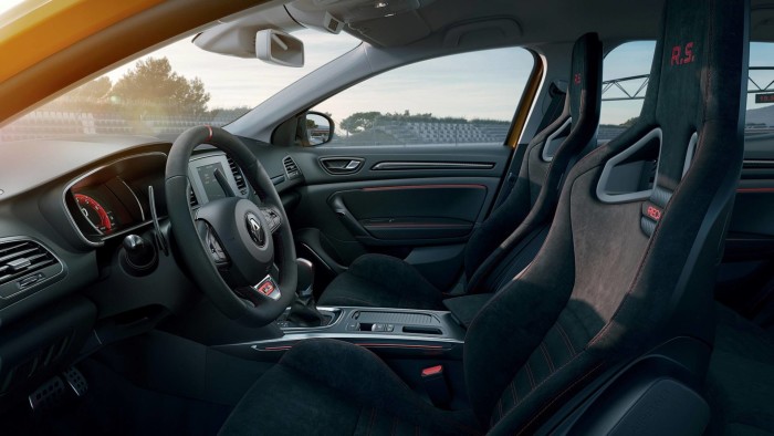 auto-magazin-srbija-2018-renault-megane-rs-trophy